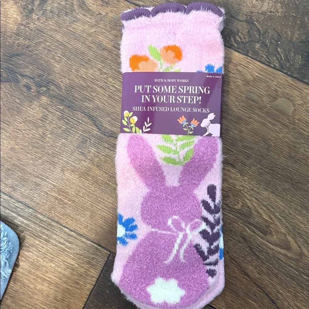 Bath & Body Works Pink Bunny Lounge Socks & Easter Candy Basket Candle Set - Picture 6 of 10